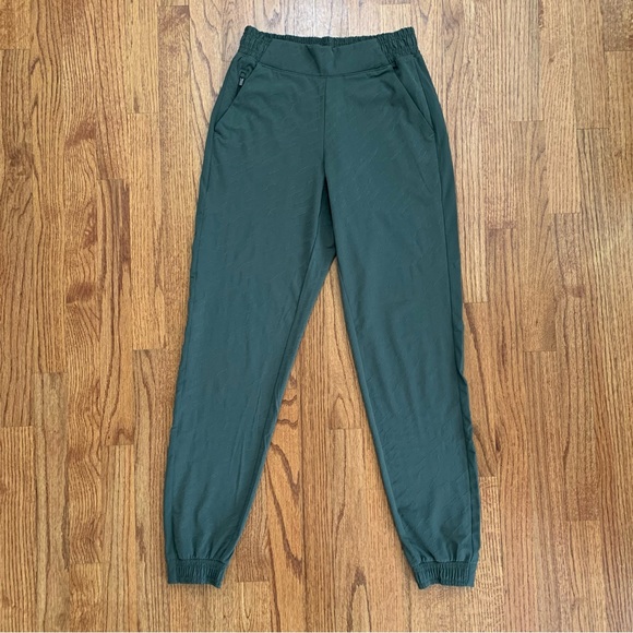 Athleta Brooklyn Textured Jogger in Mountain Olive size 0 - Picture 2 of 16
